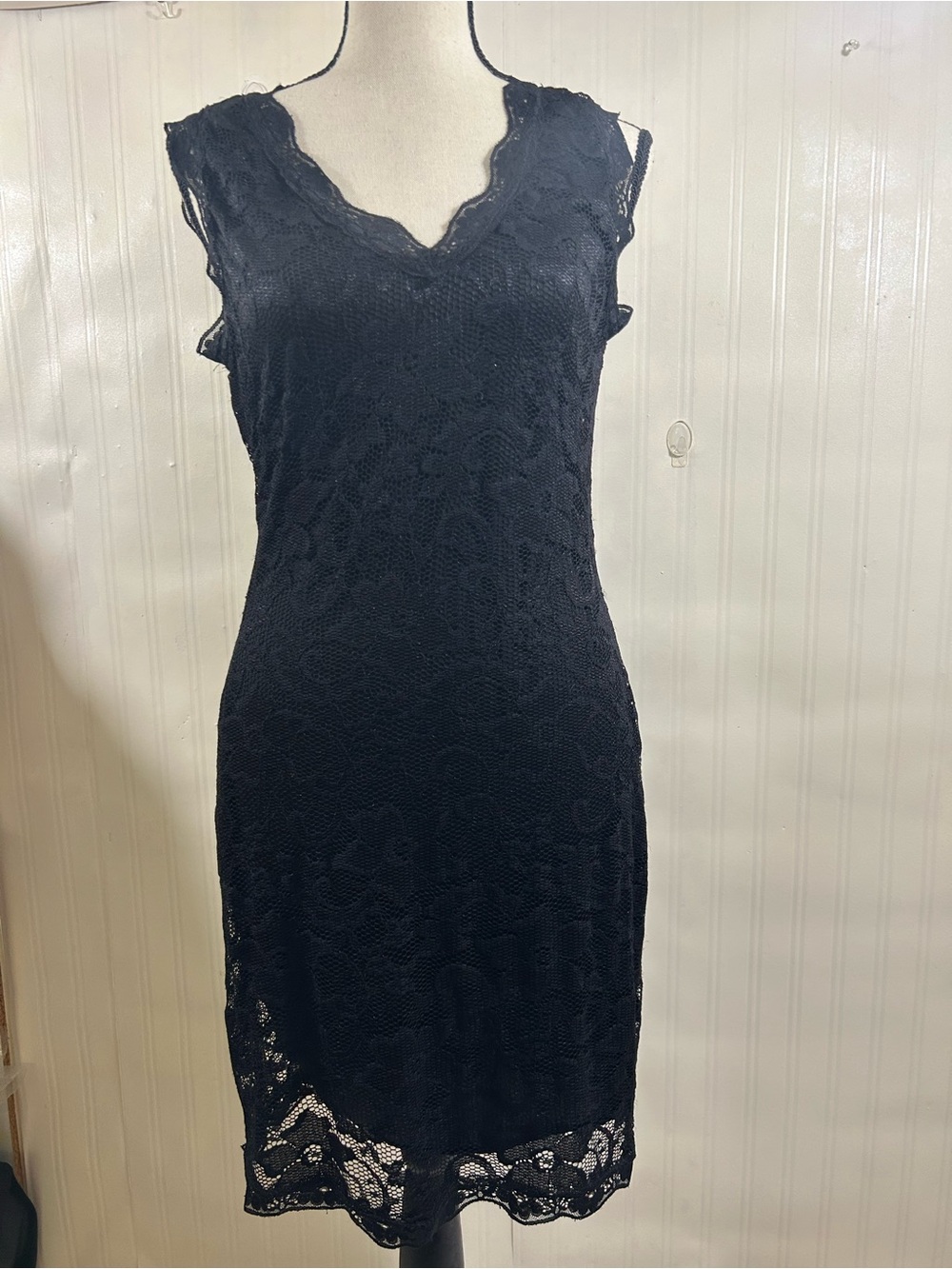 Elegant Black Lace Sheath Dress